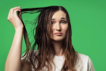 Tips to deal with oily hair in summers