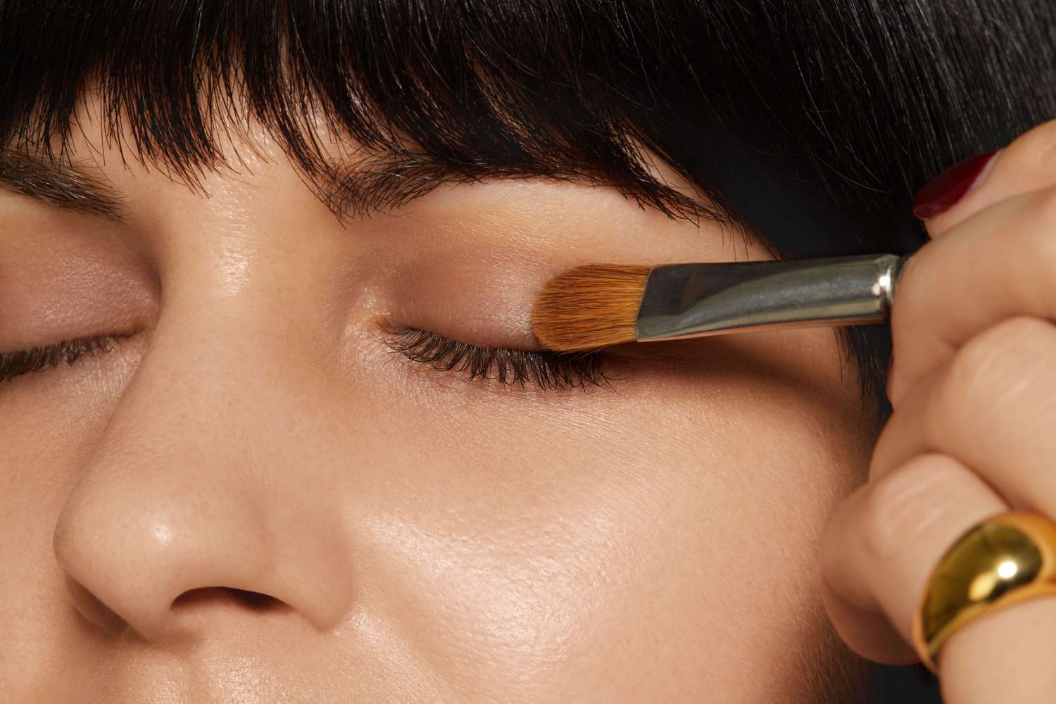 Ways to apply eyeshadow for beginners
