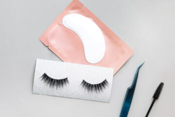 How to apply fake lashes in 5 easy steps